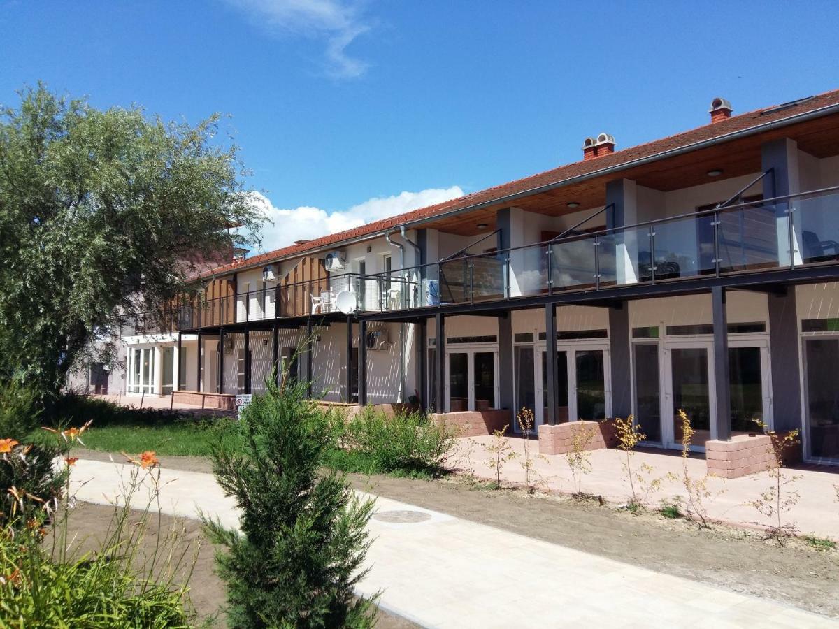 Wellapartman Zamárdi Exterior photo